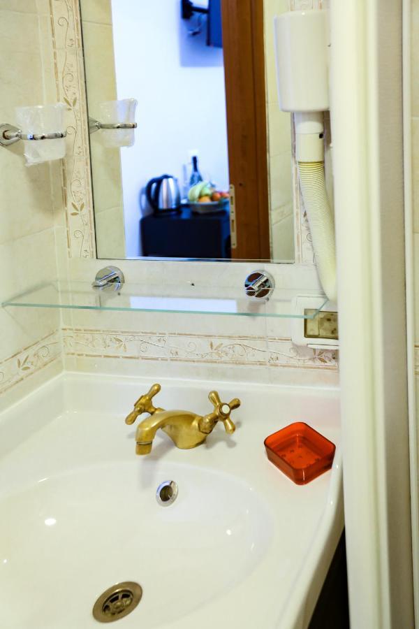 Lydka Domus Hotel Рим Екстериор снимка